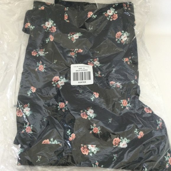 Torrid Size 12 Belted Mid Short Sateen Floral NEW - Picture 2 of 7